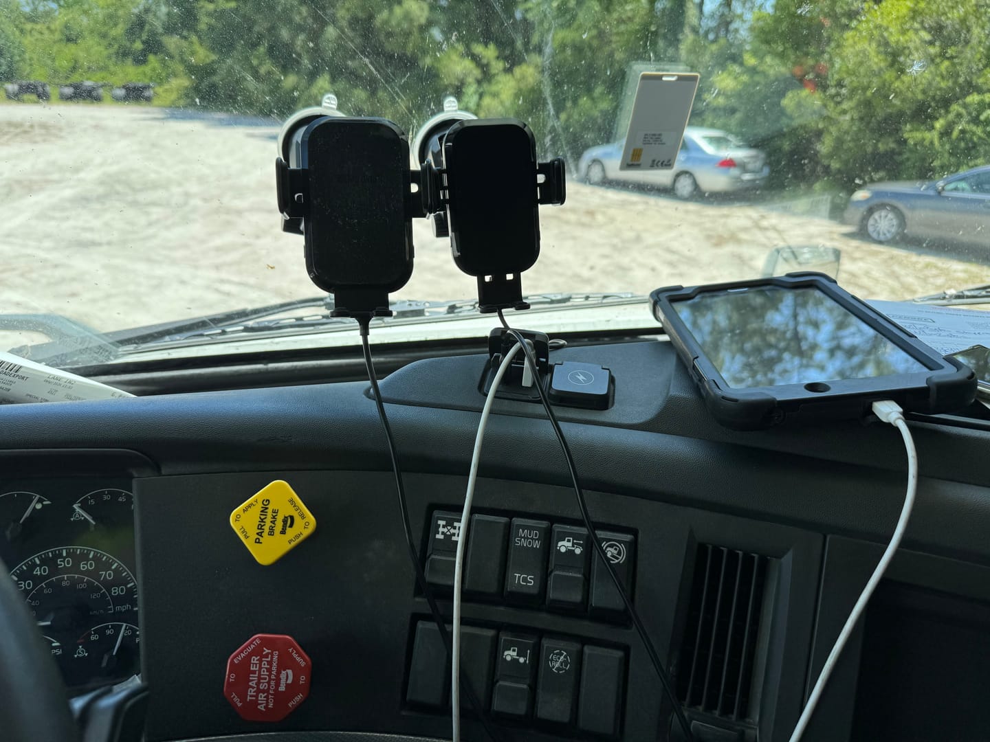 Customer photo review of Auto-Sensing Fast Wireless Car Charger