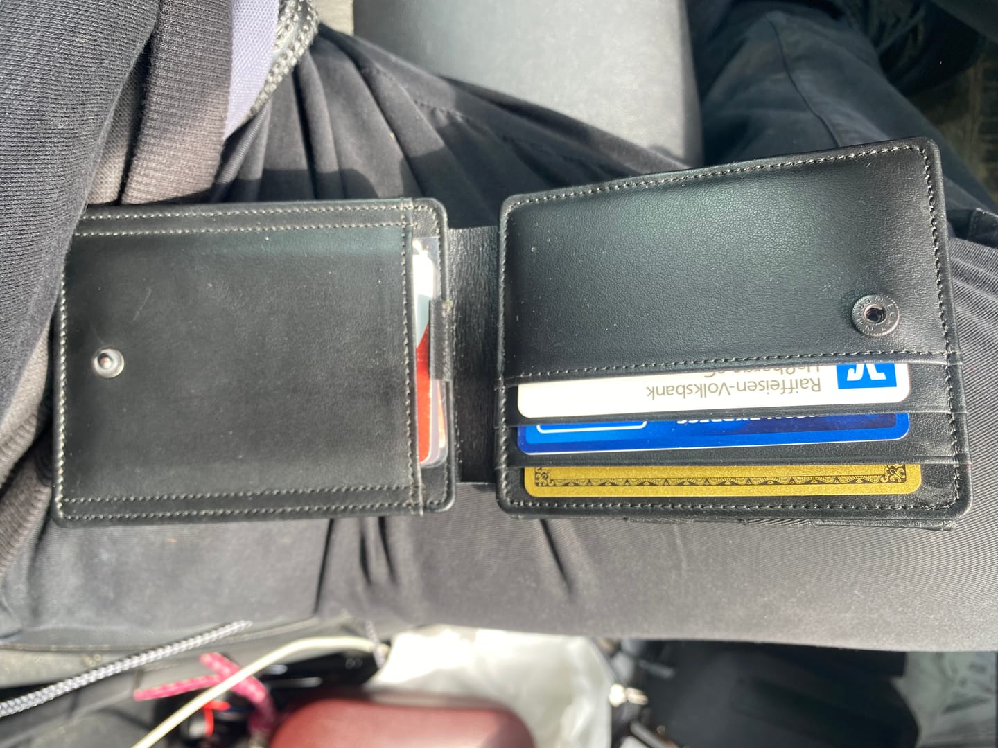 Customer photo review of Flap Boy XL - Magic Wallet with Coin Pocket