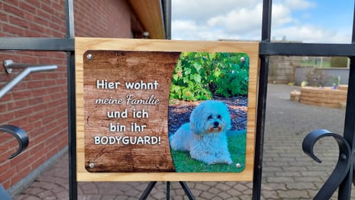 Customer photo review of Hunde-Türschild personalisiert mit Foto & Text (UV- und wetterfest)