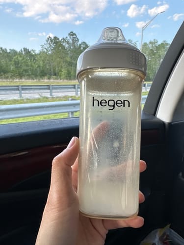Customer photo review of Hegen PCTO™ 240ml/8oz Feeding Bottle PPSU, 2-Pack with 2 x Medium Flow Nipple (3 to 6 months)