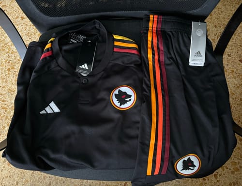Customer photo review of TERZA MAGLIA ROMA 2023/24 NO SPONSOR
