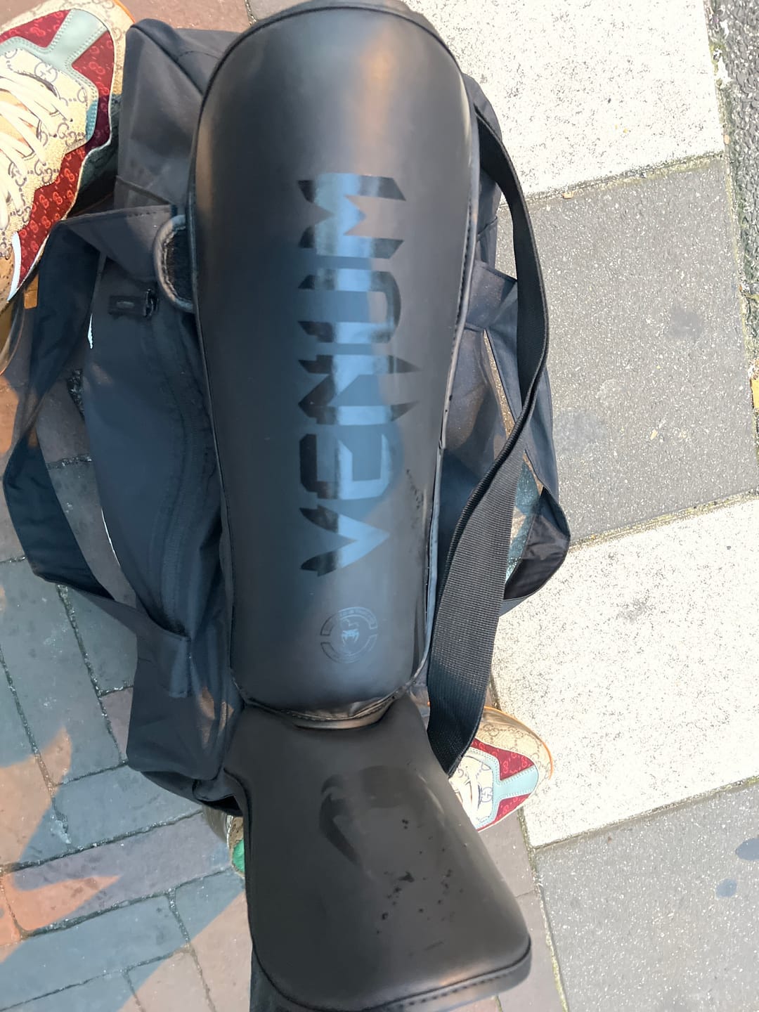 Customer photo review of Venum Schienbeinschoner Challenger - Schwarz/Schwarz