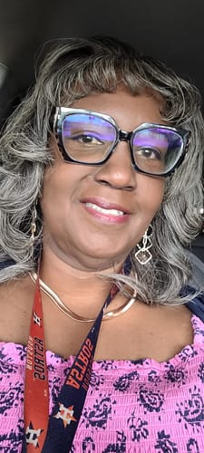 Customer photo review of Luvwin 5x5 Salt And Pepper Glueless Gray Color Layered Cut Body Wave Pre-Cut Lace Bob Wig 100% Human Hair