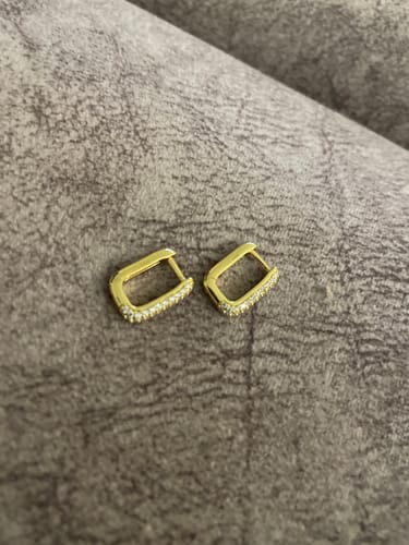 Customer photo review of JUNO Rectangular Hoop Earrings