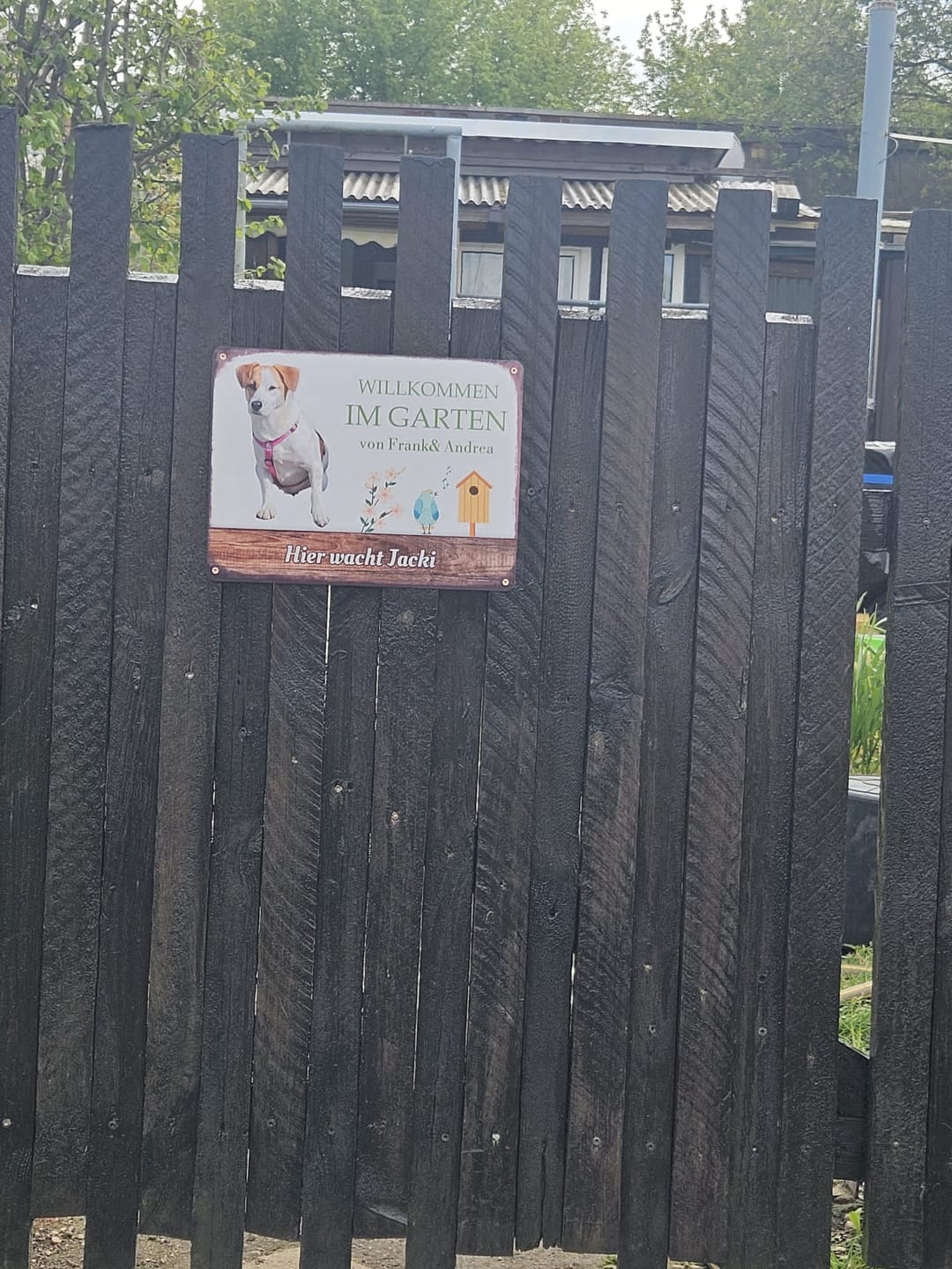 Customer photo review of Hunde Garten-Schild personalisiert mit Foto & Text (UV- und wetterfest)
