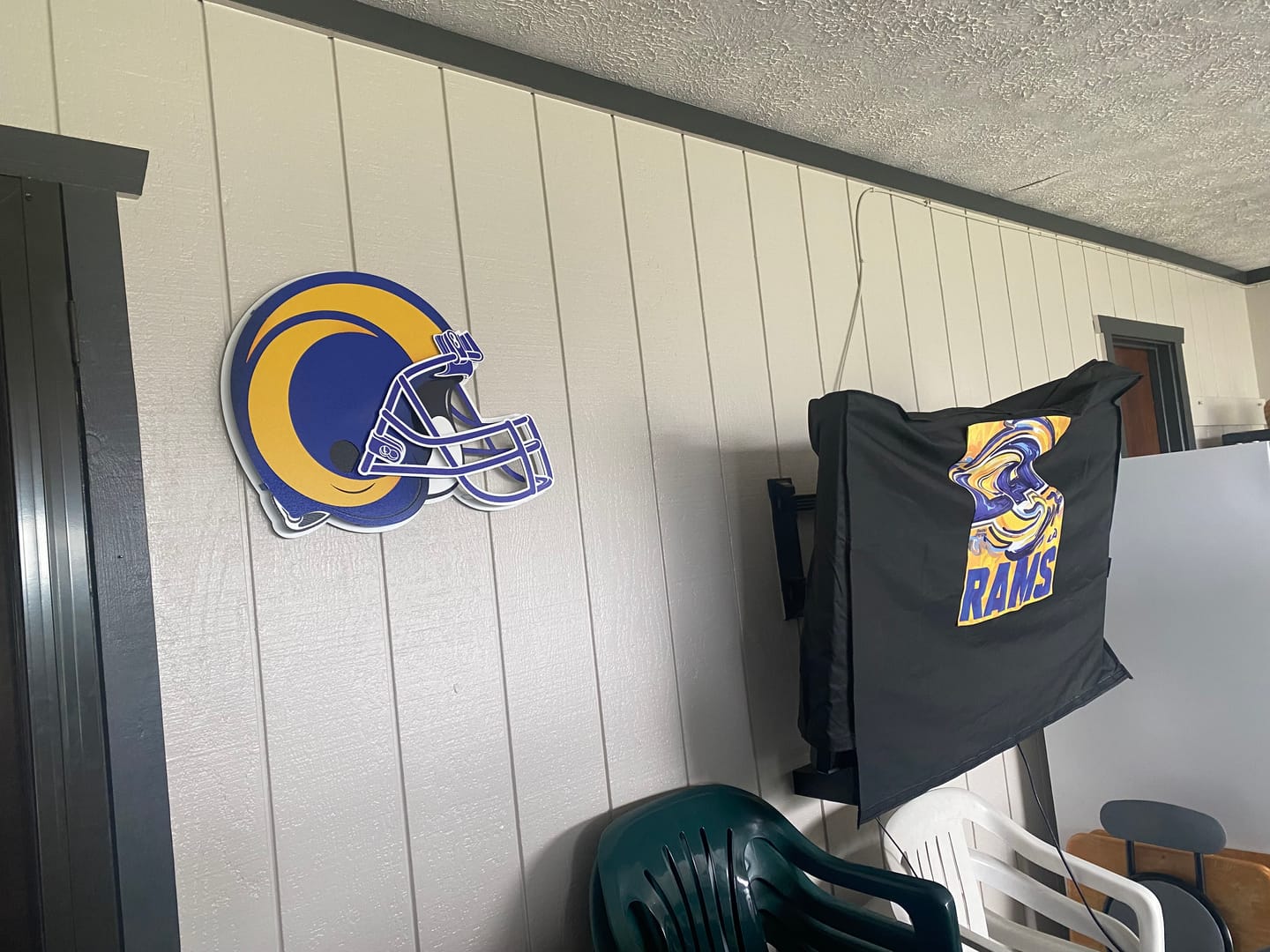 Customer photo review of BLITZ Collection - 8 Layer Los Angeles Rams Helmet 3D Vintage Metal Wall Art