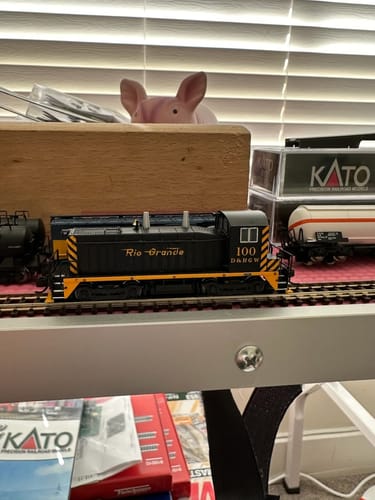 Customer photo review of BLI 7490 EMD NW2, DRGW 100, Black & Gold, Paragon4 Sound/DC/DCC, N
