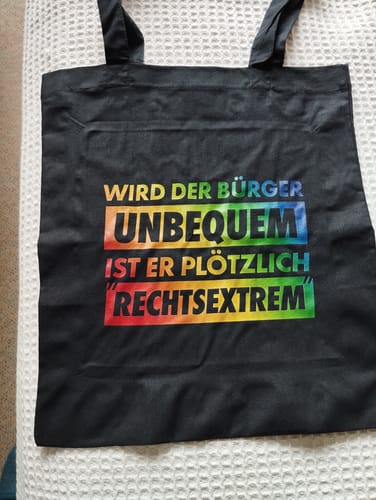 Customer photo review of STOFFTASCHE • WIRD DER BÜRGER UNBEQUEM - RAINBOW