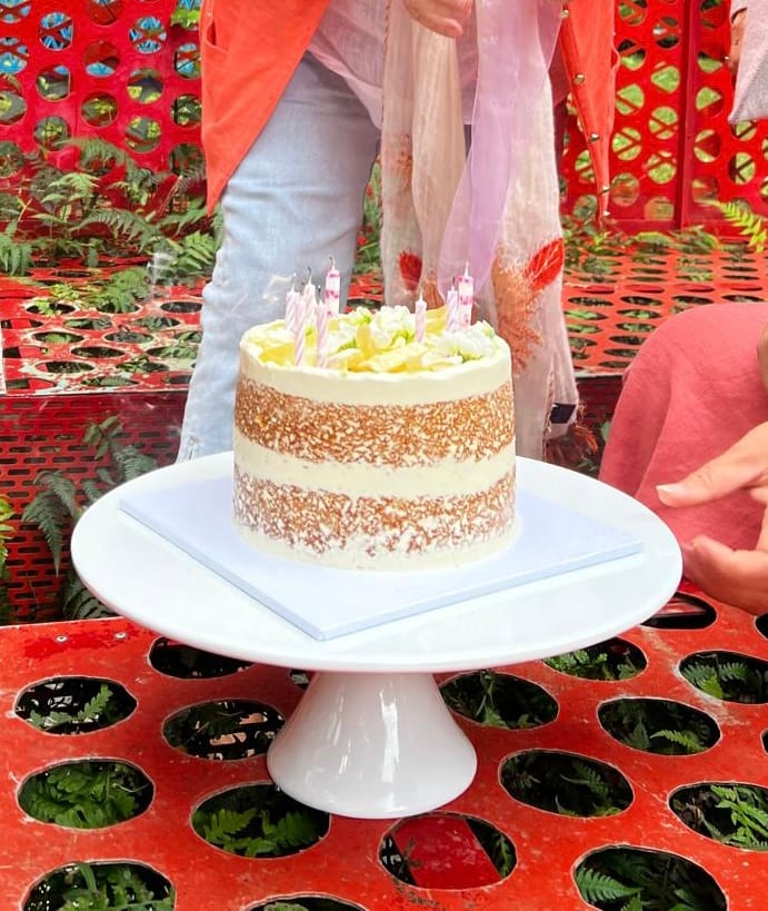 Customer photo review of lemon meringue cake