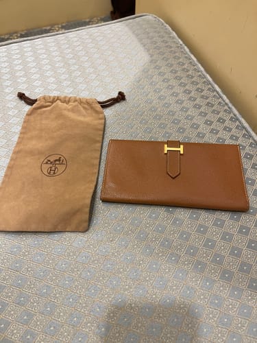 Customer photo review of Preloved Hermes Brown Leather Bearn Gusset Bifold Wallet DH664KT 041224