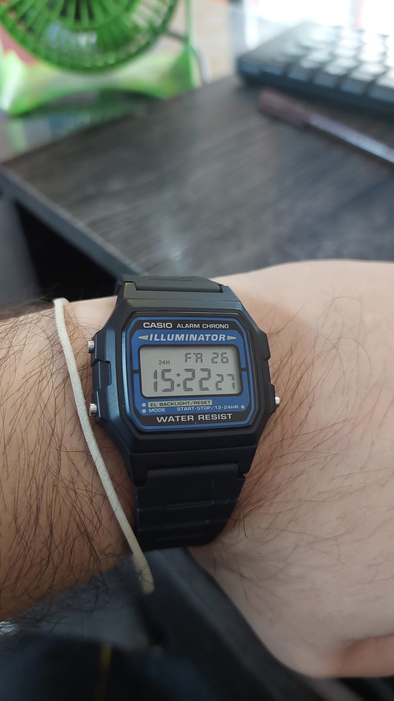 Customer photo review of Reloj Casio Vintage F-105W-1ADF Azul/Negro Illuminator