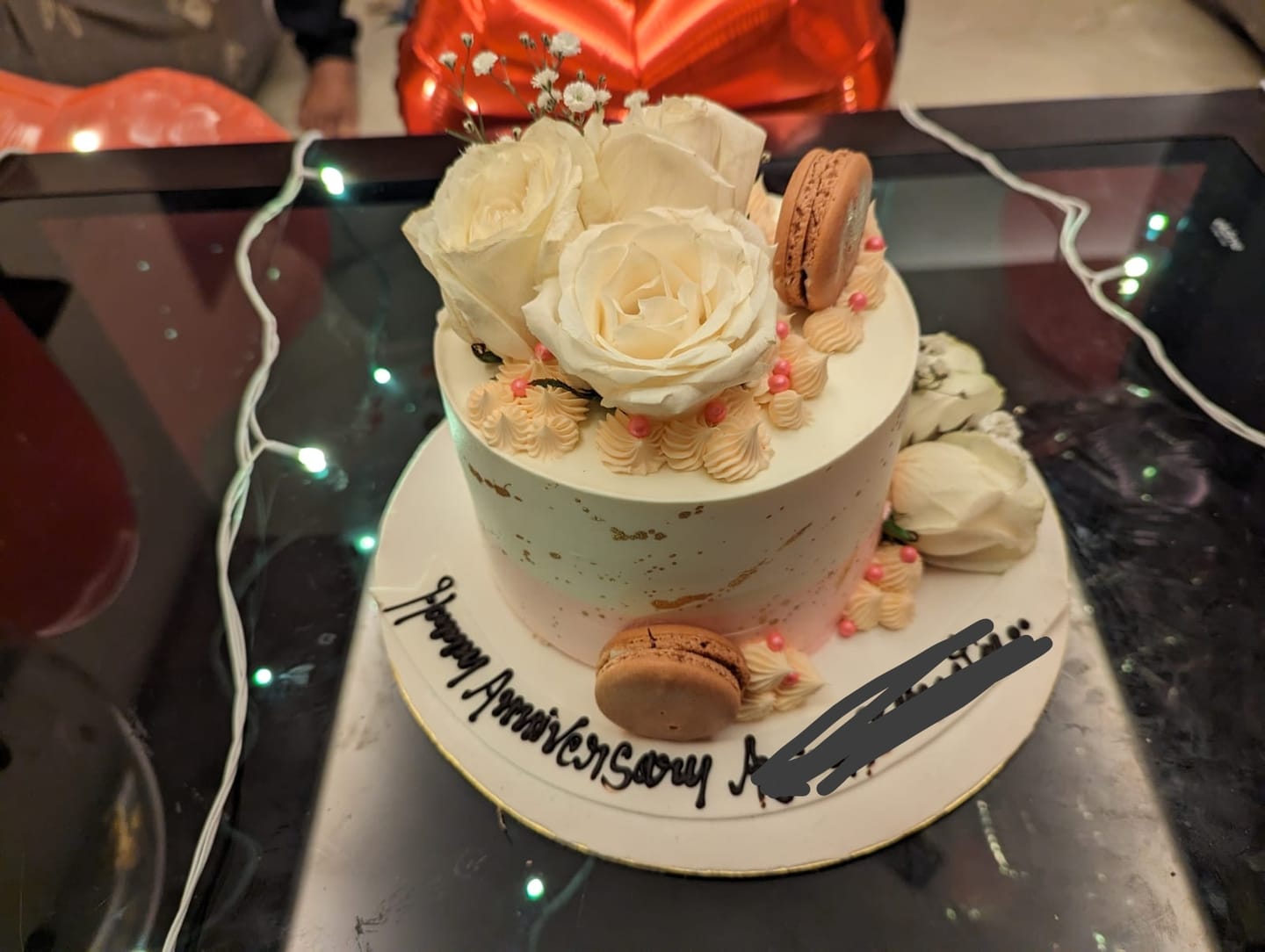 Customer photo review of Macaron Splash Cake