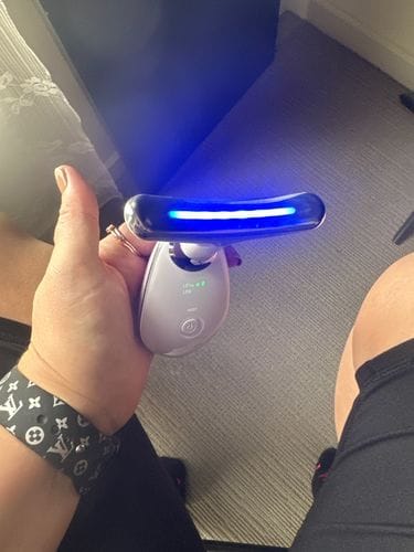 Customer photo review of Appareil EMS - Rajeunissement Facial et du Cou