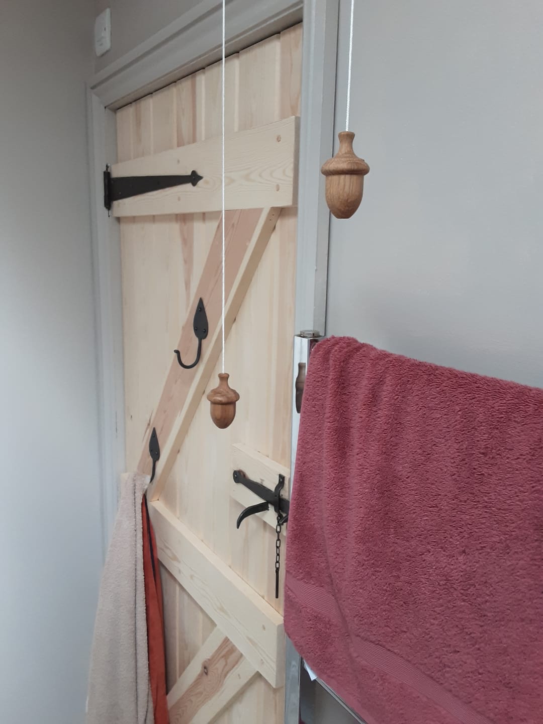 Customer photo review of Acorn Oak Light Pull
