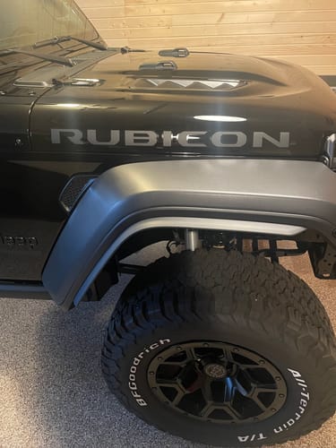 Customer photo review of Rubicon hood vinyl decal set for 2018-2021 Jeep Wrangler JL
