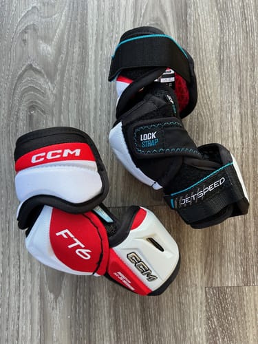 Customer photo review of CCM JetSpeed FT6 Junior Elbow Pads