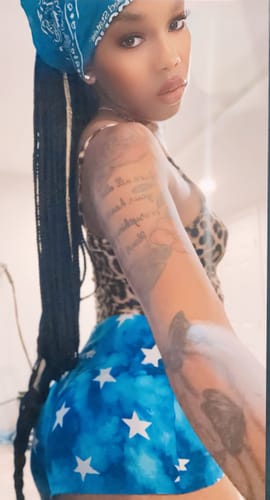 Customer photo review of Butt & Breast enlargement with Maca root, Fenugreek, and other natural ingredients - Natural Curves Capsules made from natural ingredients