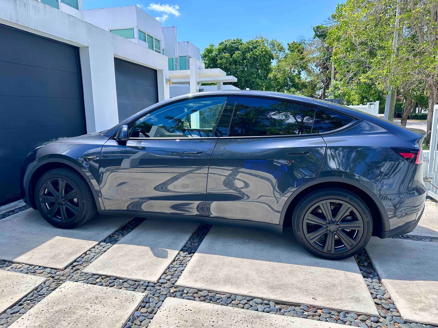 Customer photo review of TESPLUS 19'' Arachnid Style Wheel Cover for Model S/Y