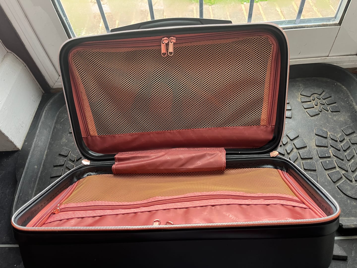 Customer photo review of Anode 20L Vanity Case - 40x20x25cm