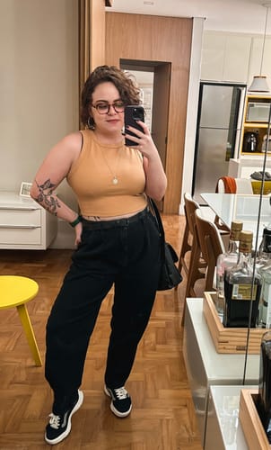 Bruna G. review of Calça Jeans Slouchy Cacau Preta image 1 out of 1