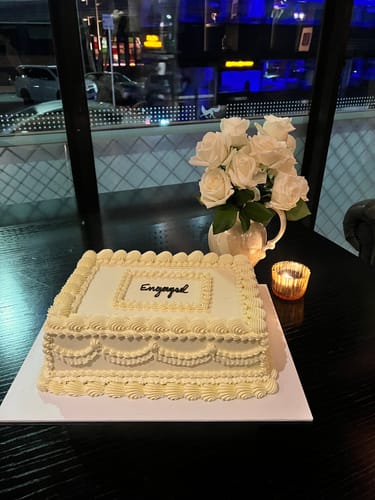 Customer photo review of vintage sheet cake