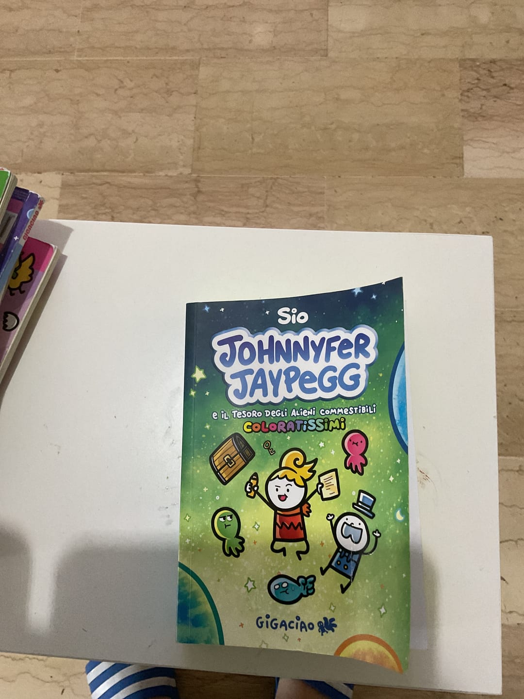 Customer photo review of Johnnyfer Jaypegg e il tesoro degli alieni commestibili coloratissimi!