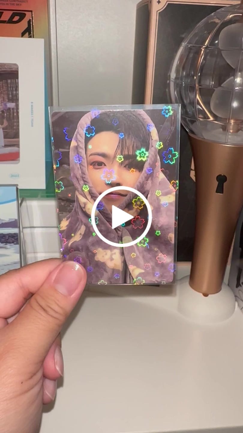Customer video review of PREMIUM HOLOGRAPHIC PHOTOCARD SLEEVES - SAKURA VERSION