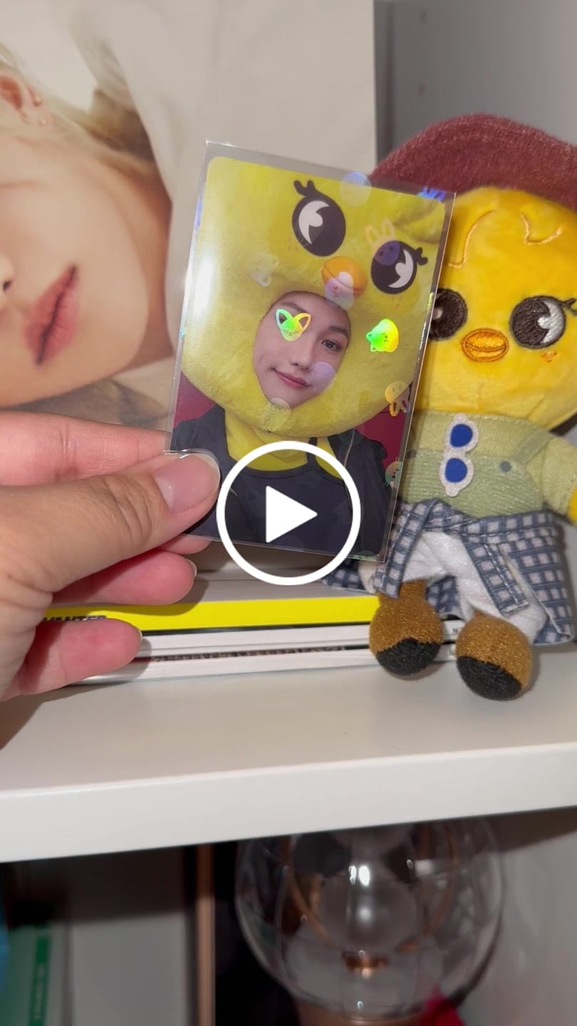 Customer video review of PREMIUM HOLOGRAPHIC PHOTOCARD SLEEVES - SKZOO VERSION