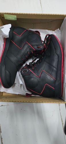 Customer photo review of SNKR | Stealth Edition