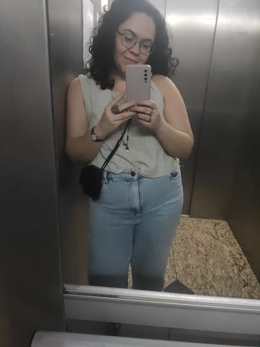 Laura P. review of Calça Jeans Reta Araçá Azul Claro image 1 out of 1