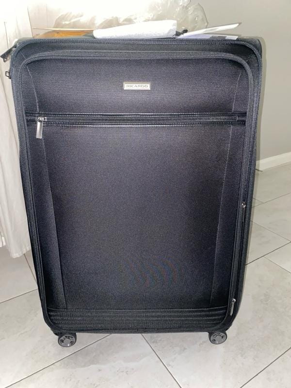 Customer photo review of Avalon Softside Large Check-In Expandable Spinner