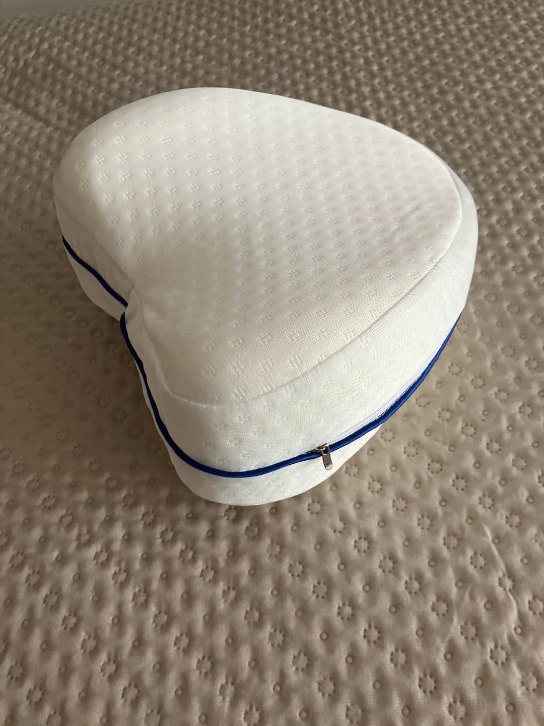 Customer photo review of Almohada Para Piernas Y Rodillas Blanca