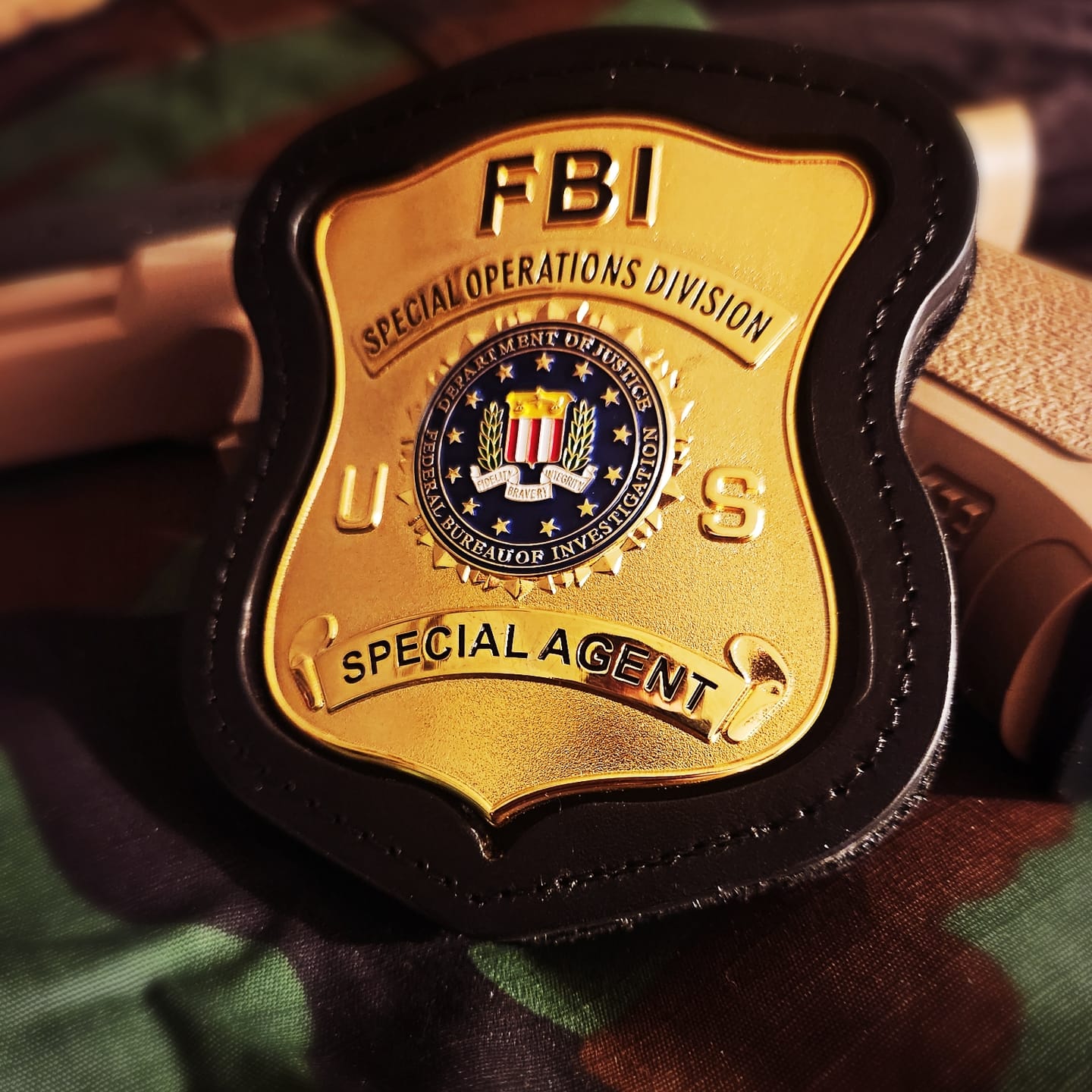 Customer photo review of US FBI Special Operations Division Special Agent Badge Solid Copper Replica Movie Props
