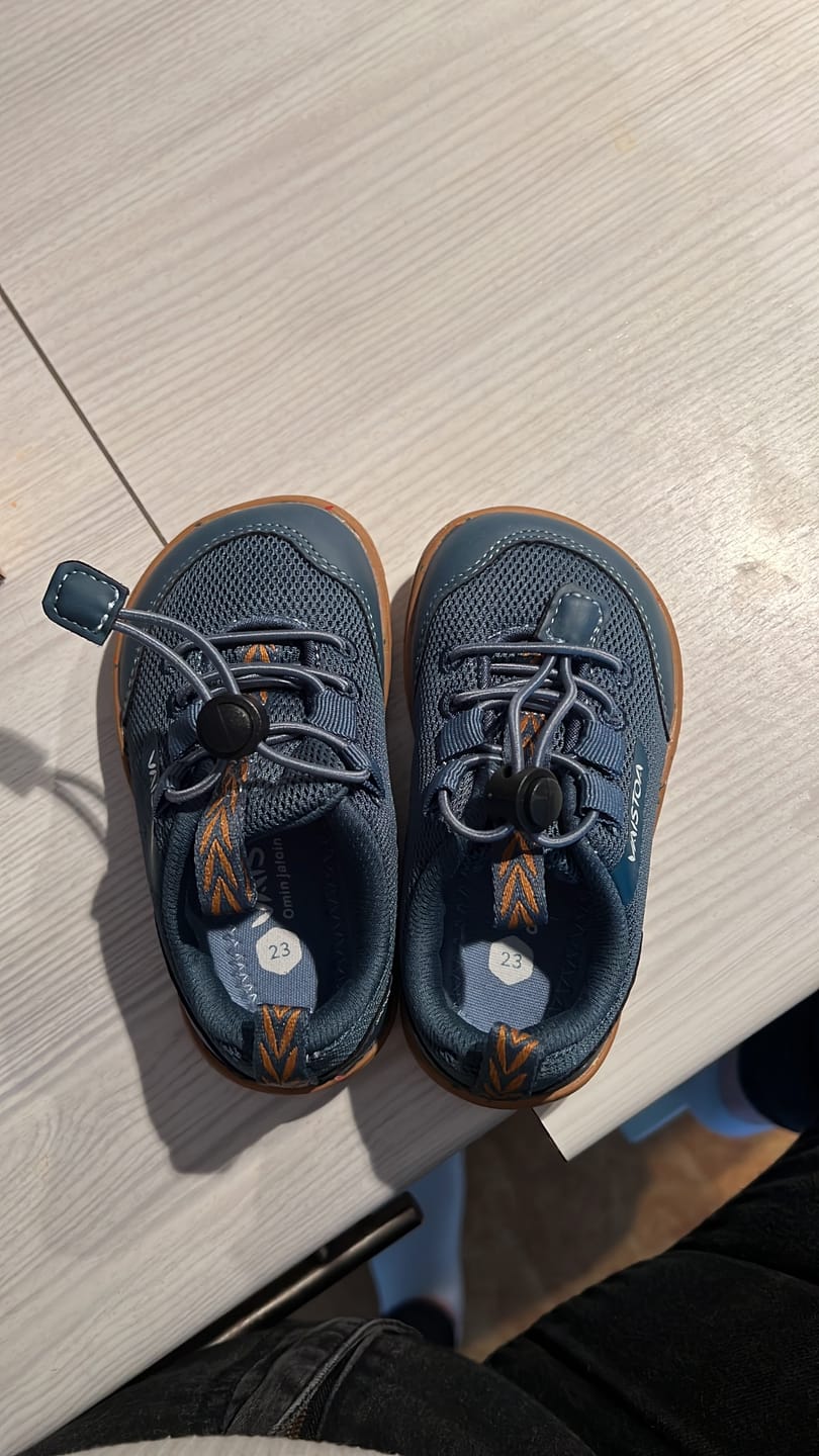 Customer photo review of Vaistoa Kiva lasten paljasjalkatennarit