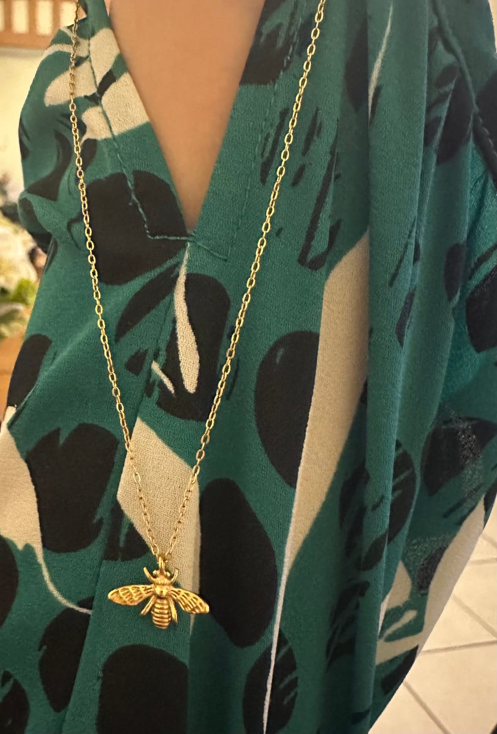 Customer photo review of Collar Queen Bee