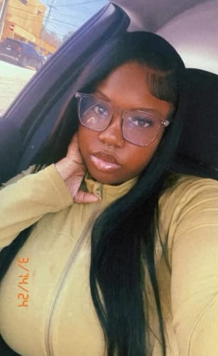 Customer photo review of Skinlike Real HD Lace 13x4 Full Frontal Lace Wig Straight Pre Plucked Clean Hairline