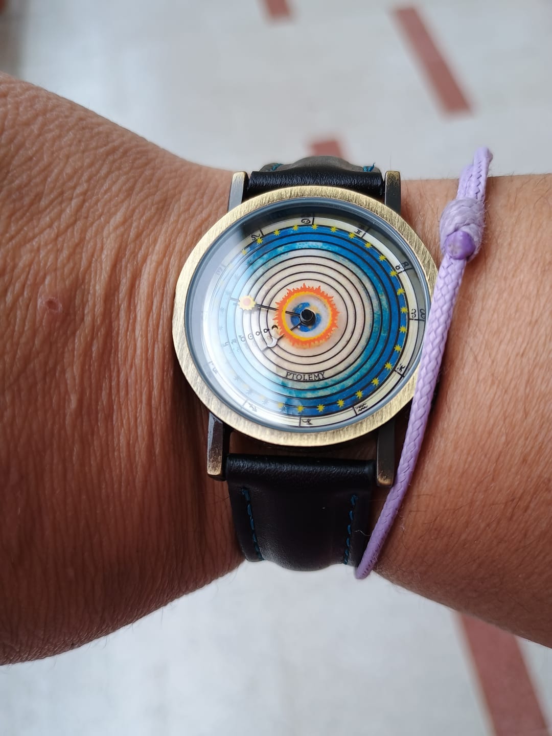 Customer photo review of Reloj Análogo Philosophers Guild Sistema de Ptolomeo 33mm