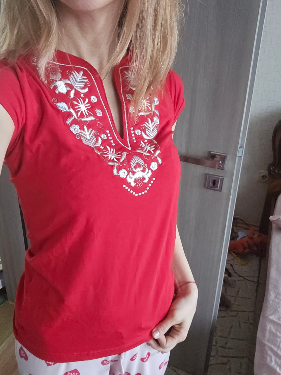Customer photo review of Тениска с V деколте - "Самоковска"