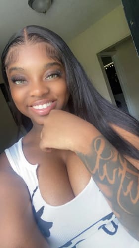 Customer photo review of Skinlike Real HD Lace 13x4 Full Frontal Lace Wig Straight Pre Plucked Clean Hairline