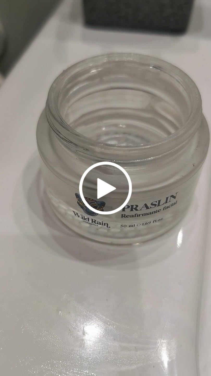 Customer video review of Reafirmante facial antiedad Praslin