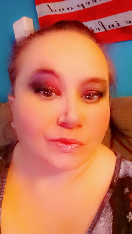 Customer photo review of Skullz & Roses Metallic Multichrome Eyeshadow Palette ( IN STOCK )