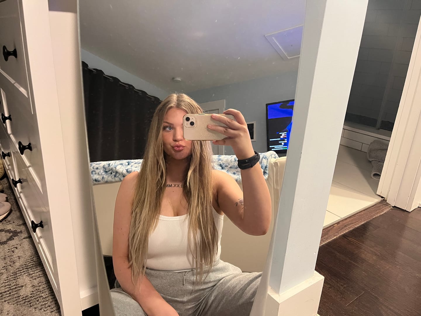 Customer photo review of Full Shine Clip in Extensions 100% Remy Human Hair 7 Pieces Balayage Highlights (#6/60/6)