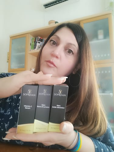 Customer photo review of Sieri Acido Ialuronico + Vitamina C + Bava di Lumaca - 3 al Prezzo di 1 (30ml per Siero)