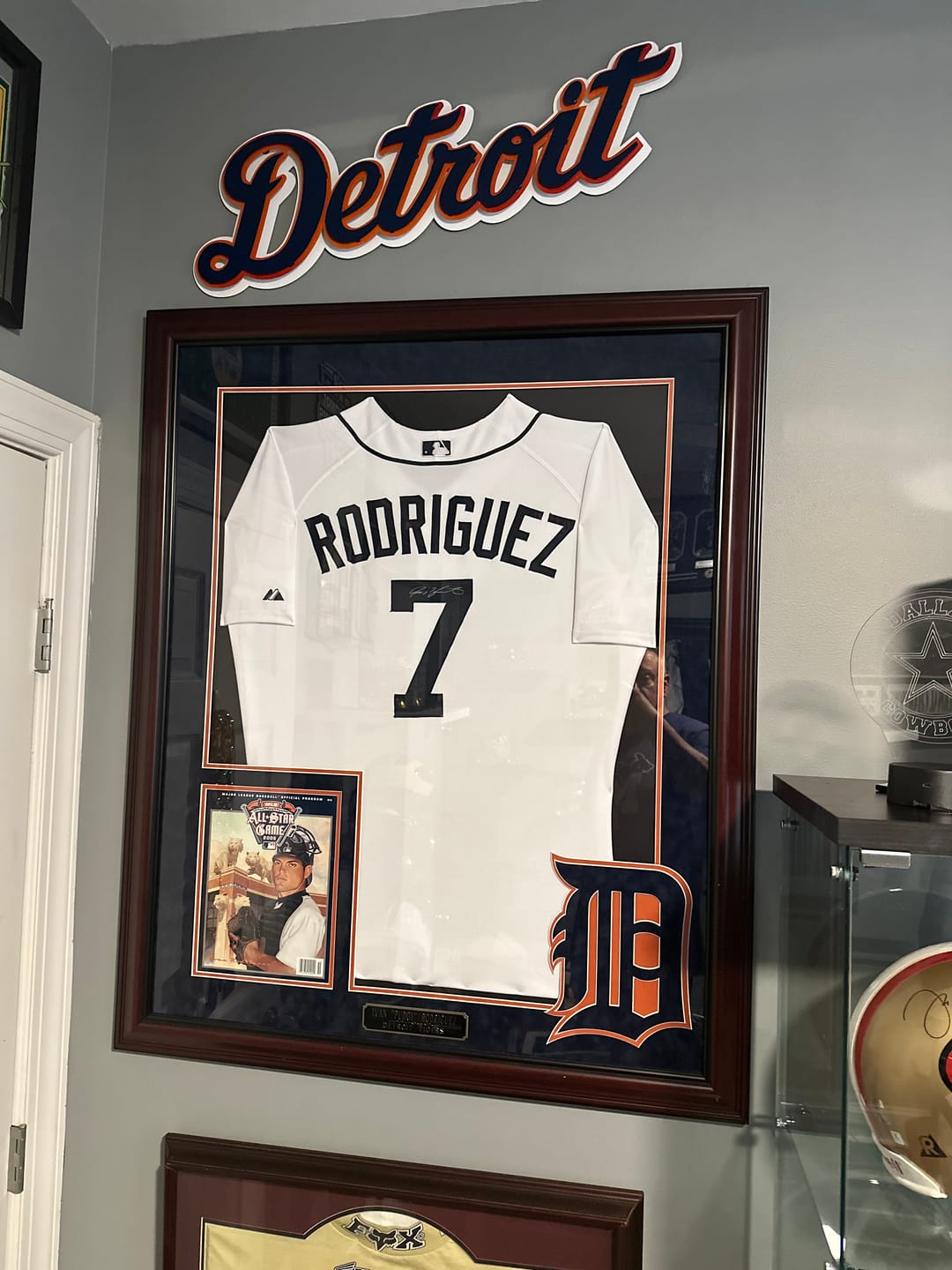 Customer photo review of Detroit Tigers "Detroit" Word Script 3 Layer Metal Wall Art