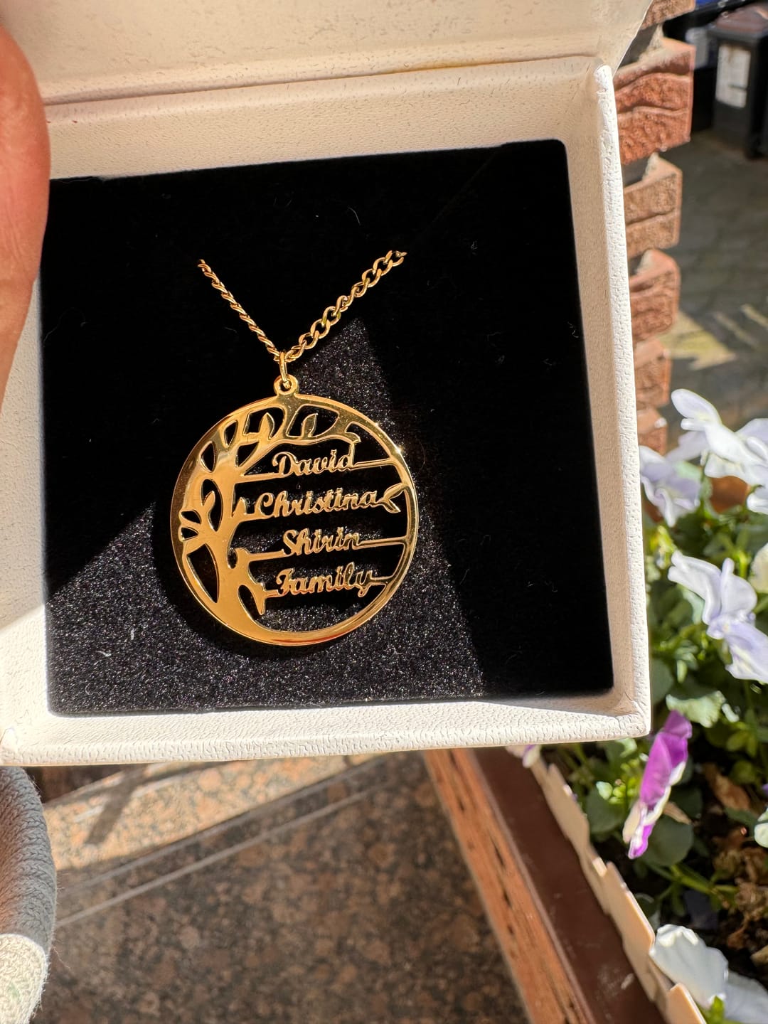 Customer photo review of Lebensbaum Kette mit personalisierten Namen