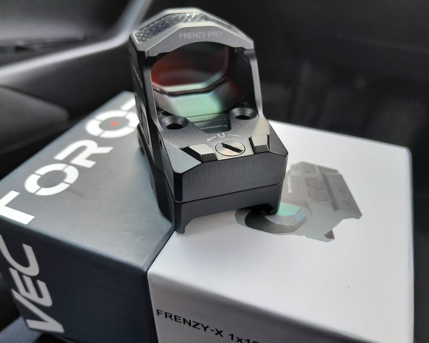 Customer photo review of Vector Optics SCRD-SM64 Frenzy-X 1x19x26 MRS GenII Solar Power Multi-Reticle