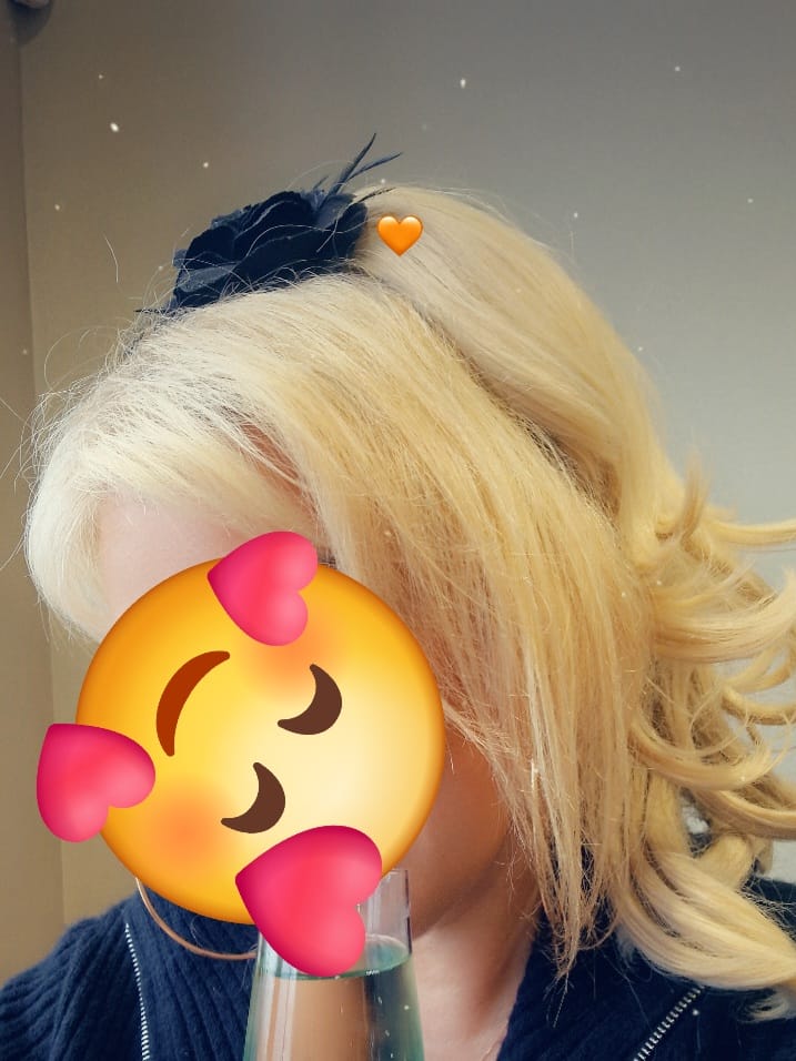 Customer photo review of Stranded Medium Flicky Clip-on Ponytail #1001 Polar Star