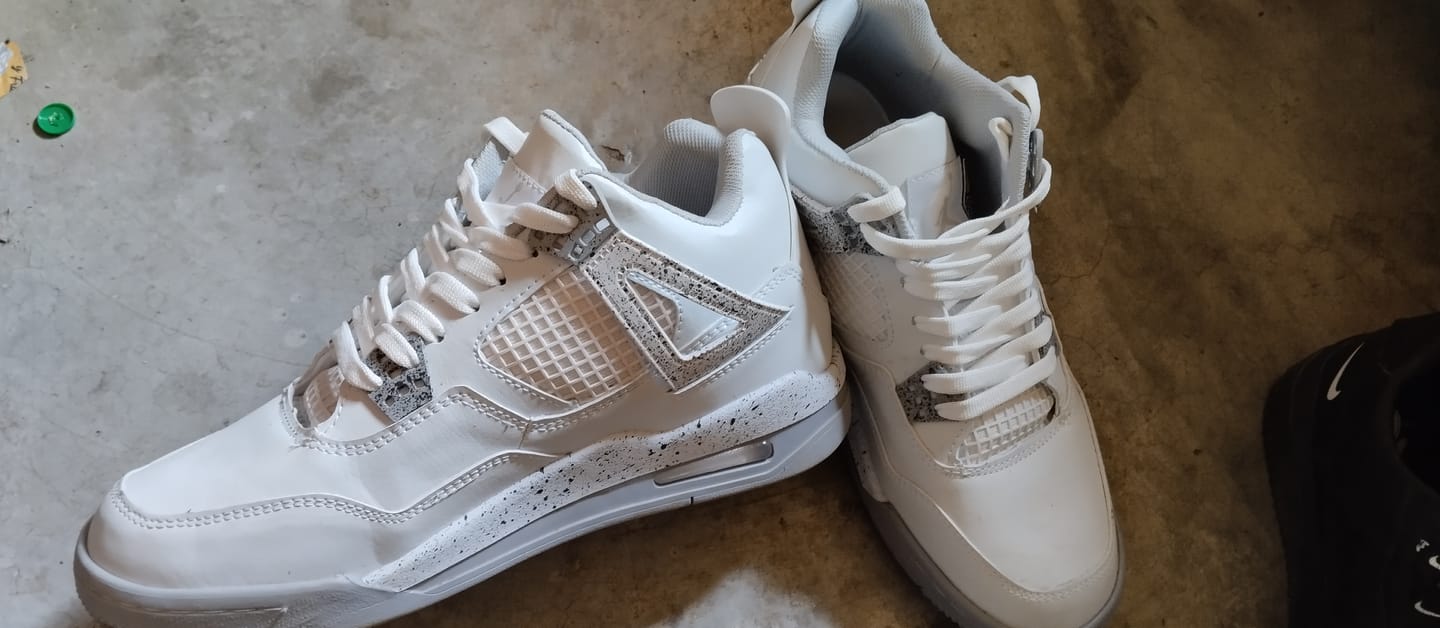 Customer photo review of Tenis Retro 4 Blanco Gris Jaspeado