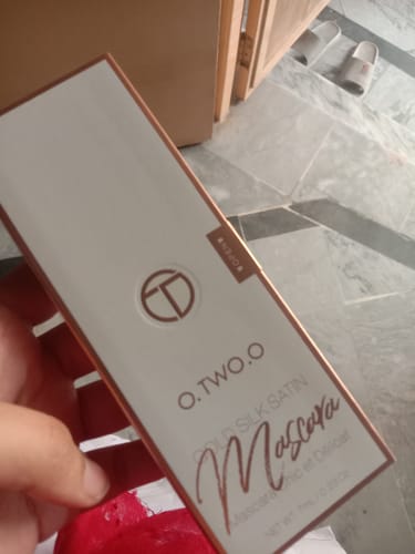 Customer photo review of O.TWO.O GOLD SILK SATIN MASCARA