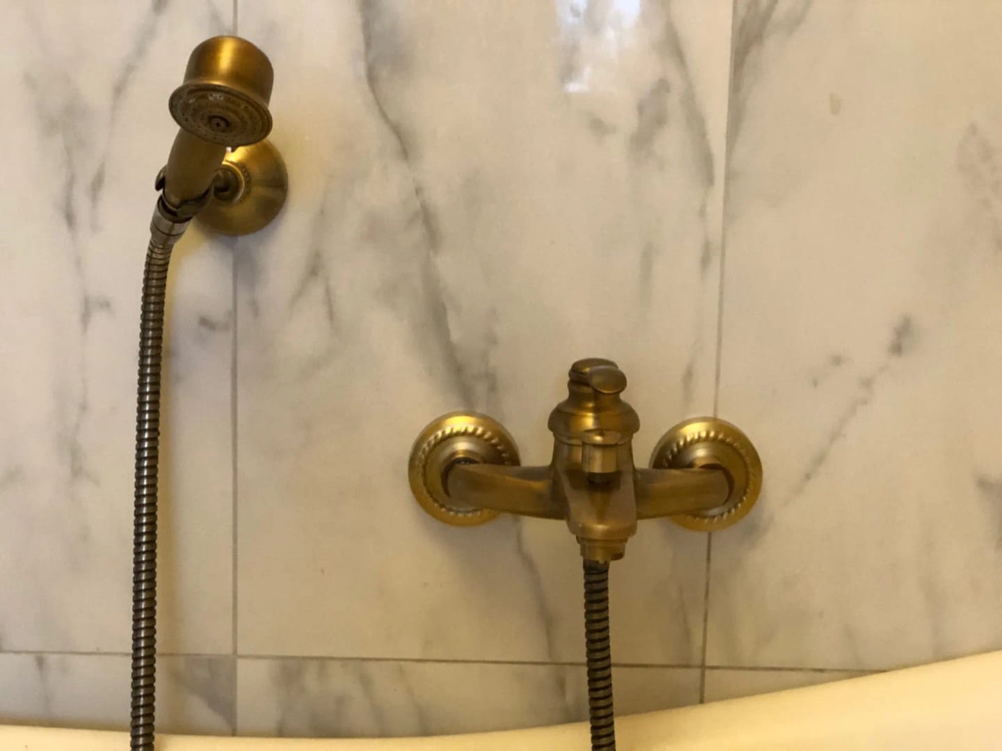 Customer photo review of Mitigeur Baignoire Rétro Bronze en Laiton